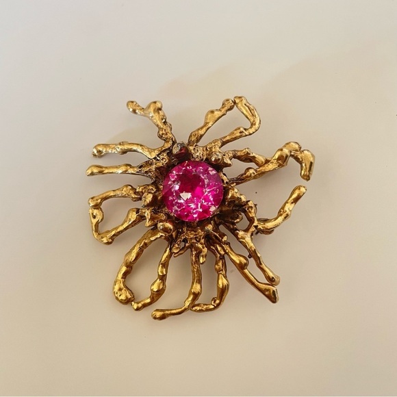 Vintage Signed Capri Pink Crystal Rhinestone Brooch - Picture 1 of 6